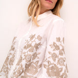Introducing the Cream Daisy Shirt, a classic Cream style that combines timeless elegance with modern charm. Made from 100% cotton, this shirt boasts a gorgeous embroidered floral pattern that adds a touch of femininity. Perfect for most occasions, this shirt is a must-have addition to your wardrobe.