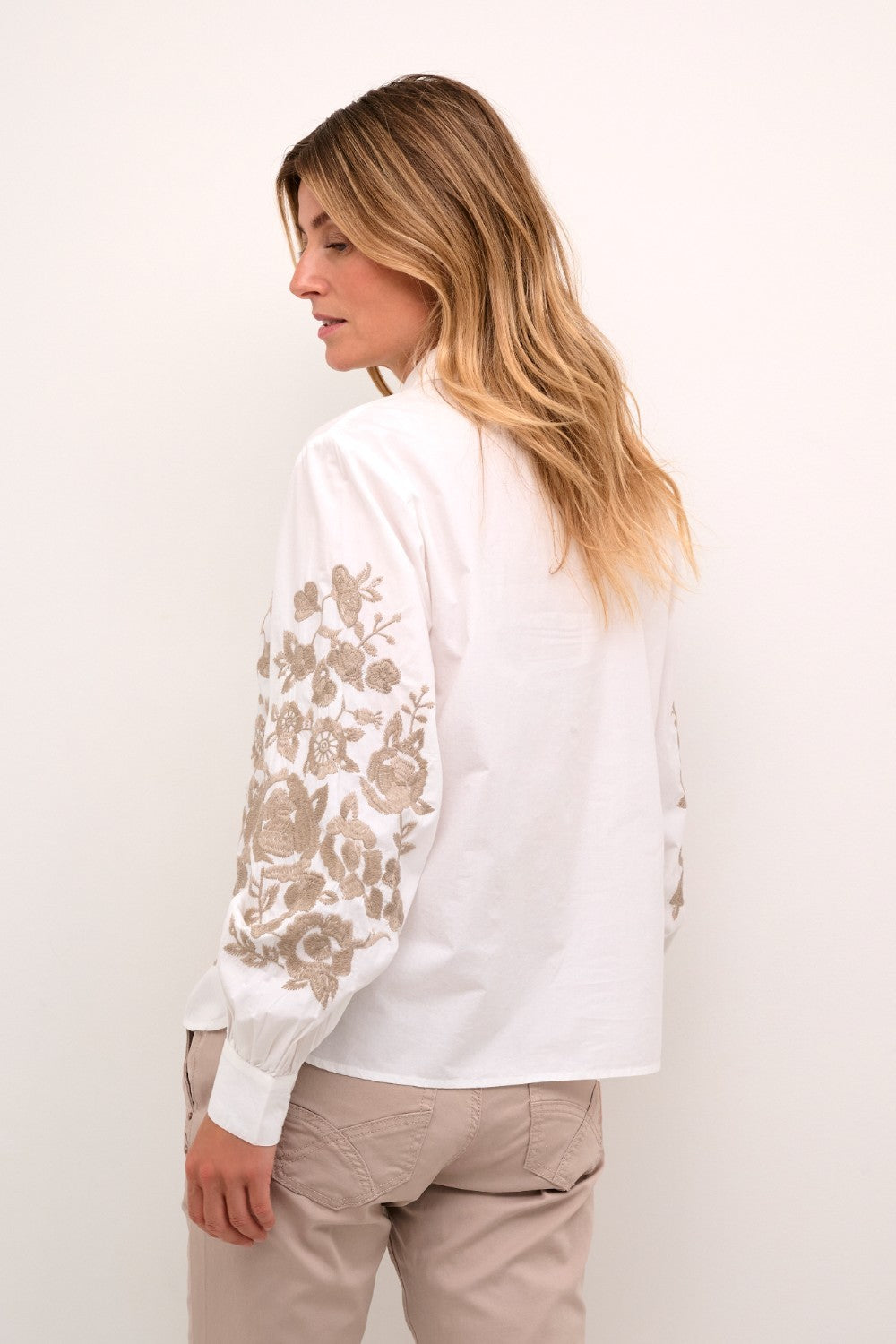 Introducing the Cream Daisy Shirt, a classic Cream style that combines timeless elegance with modern charm. Made from 100% cotton, this shirt boasts a gorgeous embroidered floral pattern that adds a touch of femininity. Perfect for most occasions, this shirt is a must-have addition to your wardrobe.