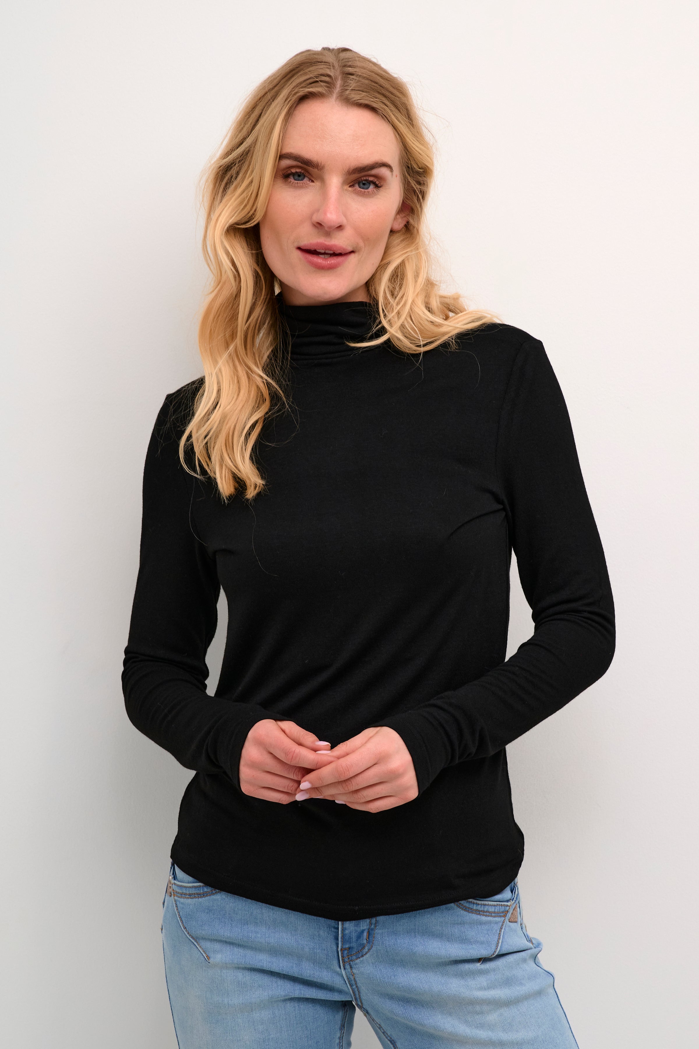 Stay cozy and chic with our Cream Amma Turtleneck. Made with soft, high-quality fabric, this turtleneck not only keeps you warm but also adds a touch of elegance to any outfit. Perfect for those chilly days when you want to make a statement (without sacrificing comfort!) Grab one now!