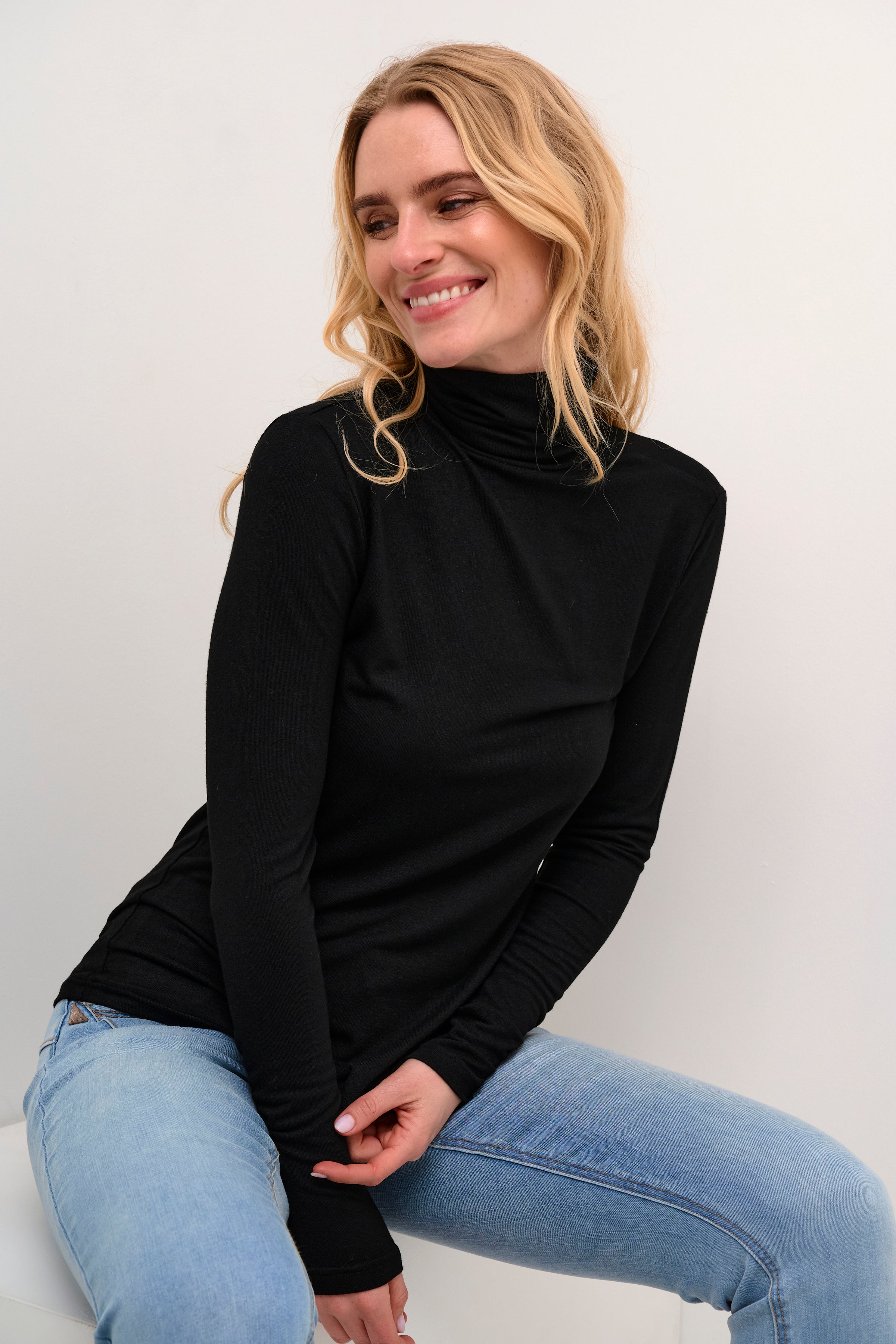 Stay cozy and chic with our Cream Amma Turtleneck. Made with soft, high-quality fabric, this turtleneck not only keeps you warm but also adds a touch of elegance to any outfit. Perfect for those chilly days when you want to make a statement (without sacrificing comfort!) Grab one now!