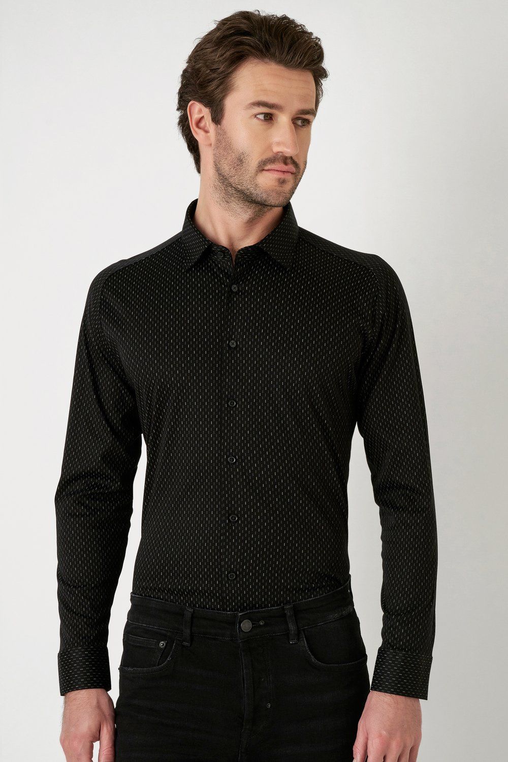 The Desoto Print Short Sleeve Kent Collar is a jersey shirt designed for maximum comfort, featuring a unique cut that allows for unlimited freedom of movement. Enjoy unparalleled comfort and ease of movement with this expertly designed jersey shirt.