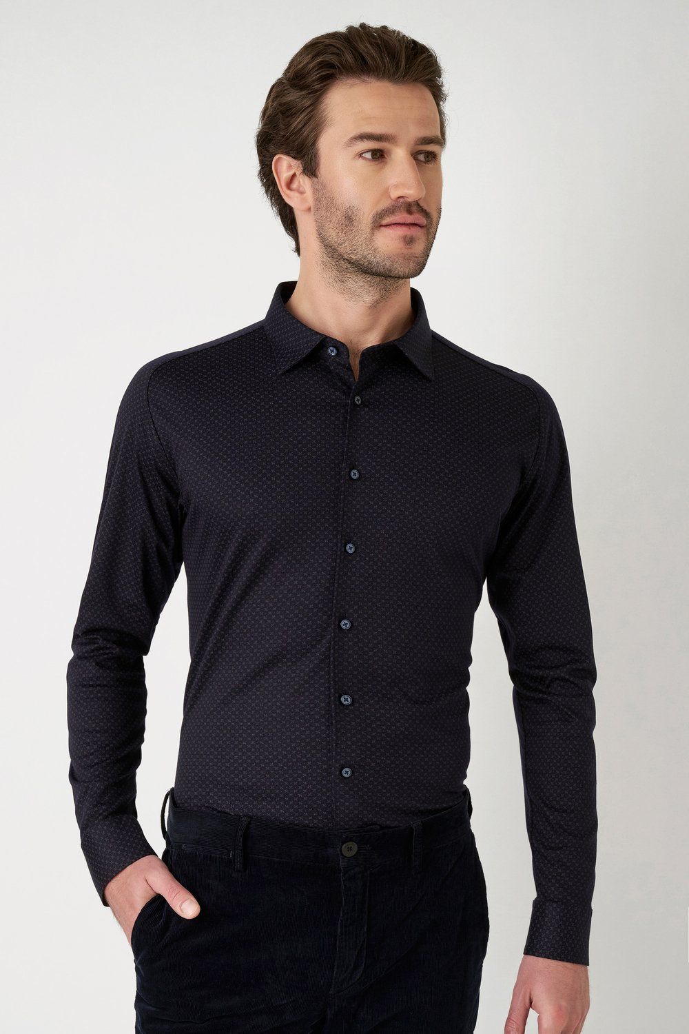 The Desoto Print Short Sleeve Kent Collar is a jersey shirt designed for maximum comfort, featuring a unique cut that allows for unlimited freedom of movement. Enjoy unparalleled comfort and ease of movement with this expertly designed jersey shirt