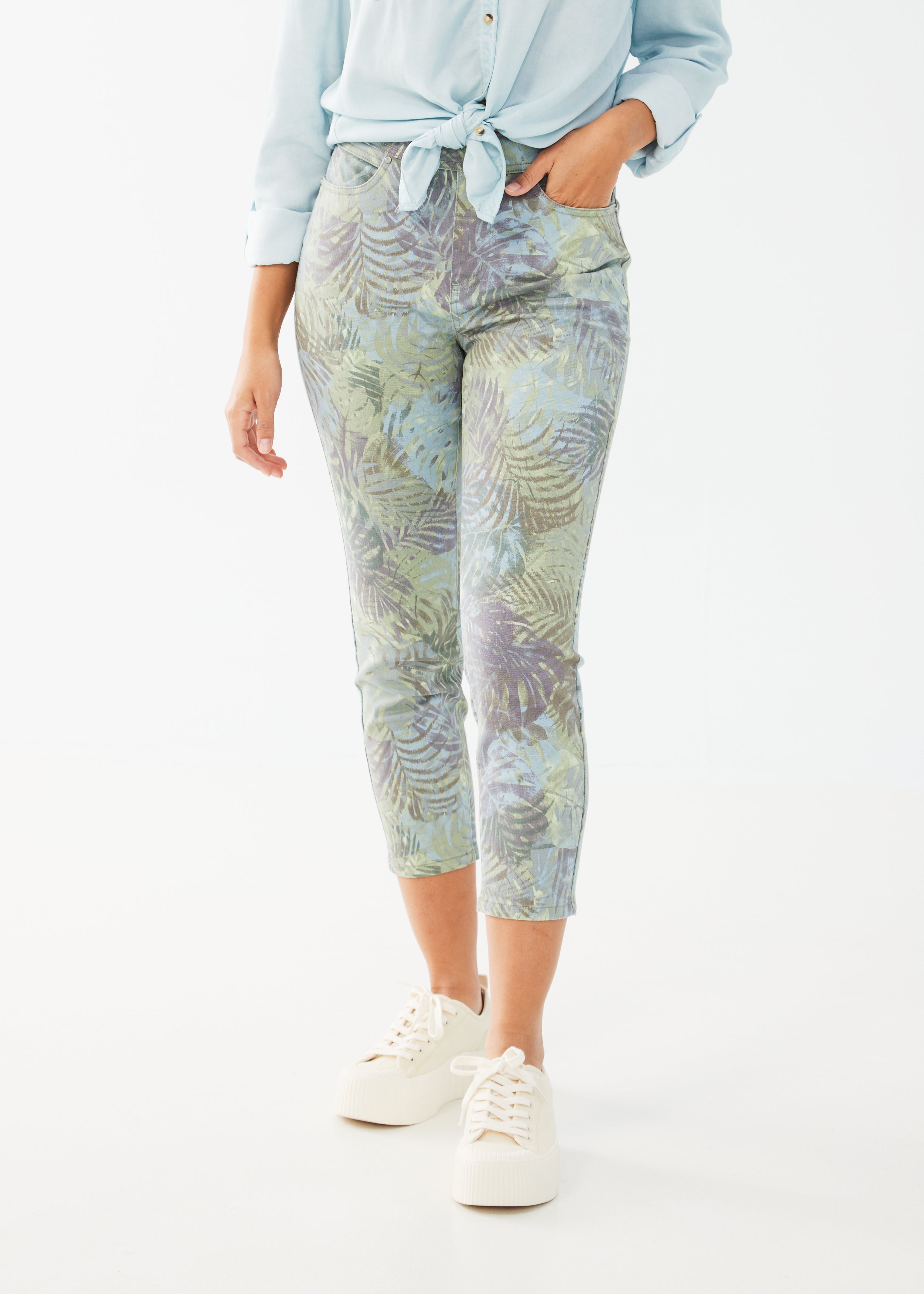 Get ready to make a statement with the FDJ Pull-On Slim Crop Pant, featuring a striking Tropical Camo Print!
