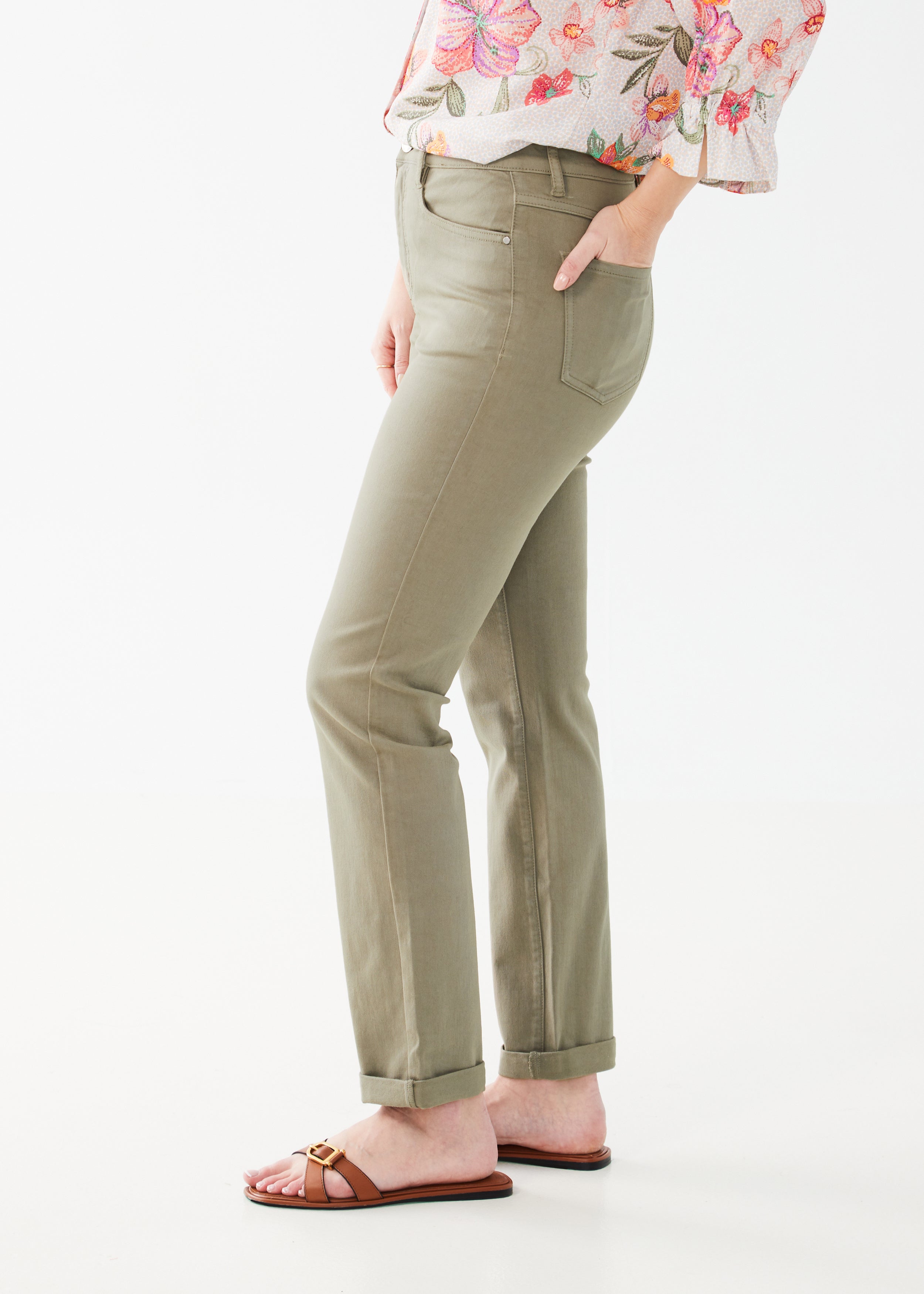 Introducing FDJ Suzanne Straight Leg jeans, featuring a flattering fit and versatile styling in Fern.