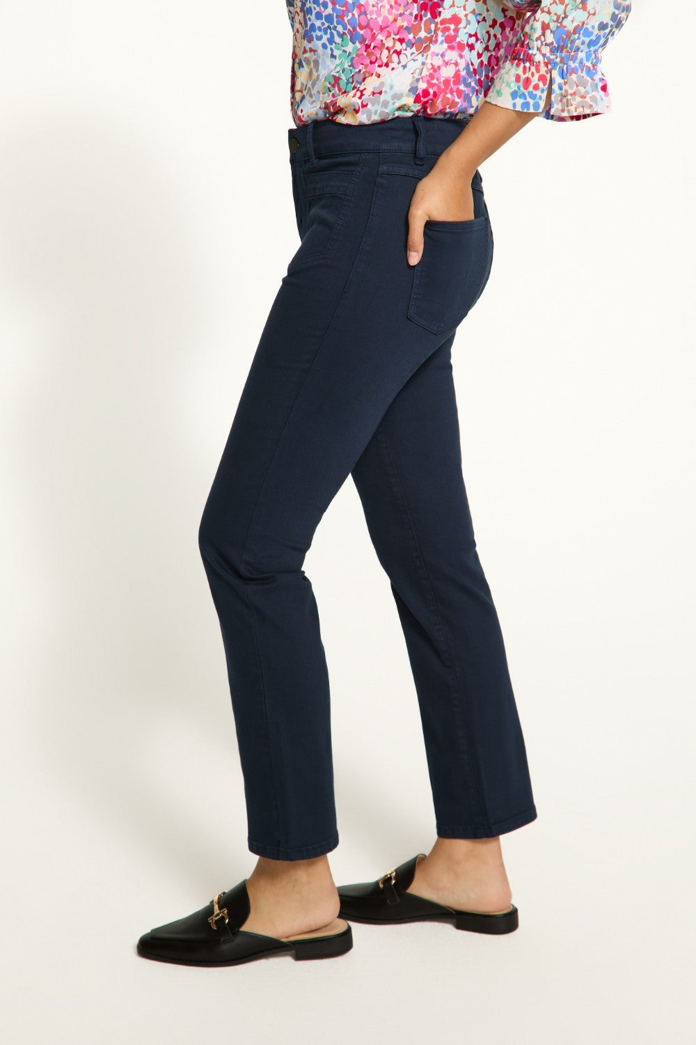 Experience the perfect blend of style and comfort with the FDJ Christina Straight Leg jeans. Featuring a classic design and a 28" inseam, these jeans offer a timeless look that will never go out of fashion. With a flattering fit and superior quality, these jeans are a must-have in your wardrobe.