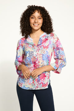 Expertly designed for comfort and style, the FDJ Dual Print Shirt features a full button front and a vibrant, colourful design. Elevate your wardrobe with this versatile and eye-catching piece.