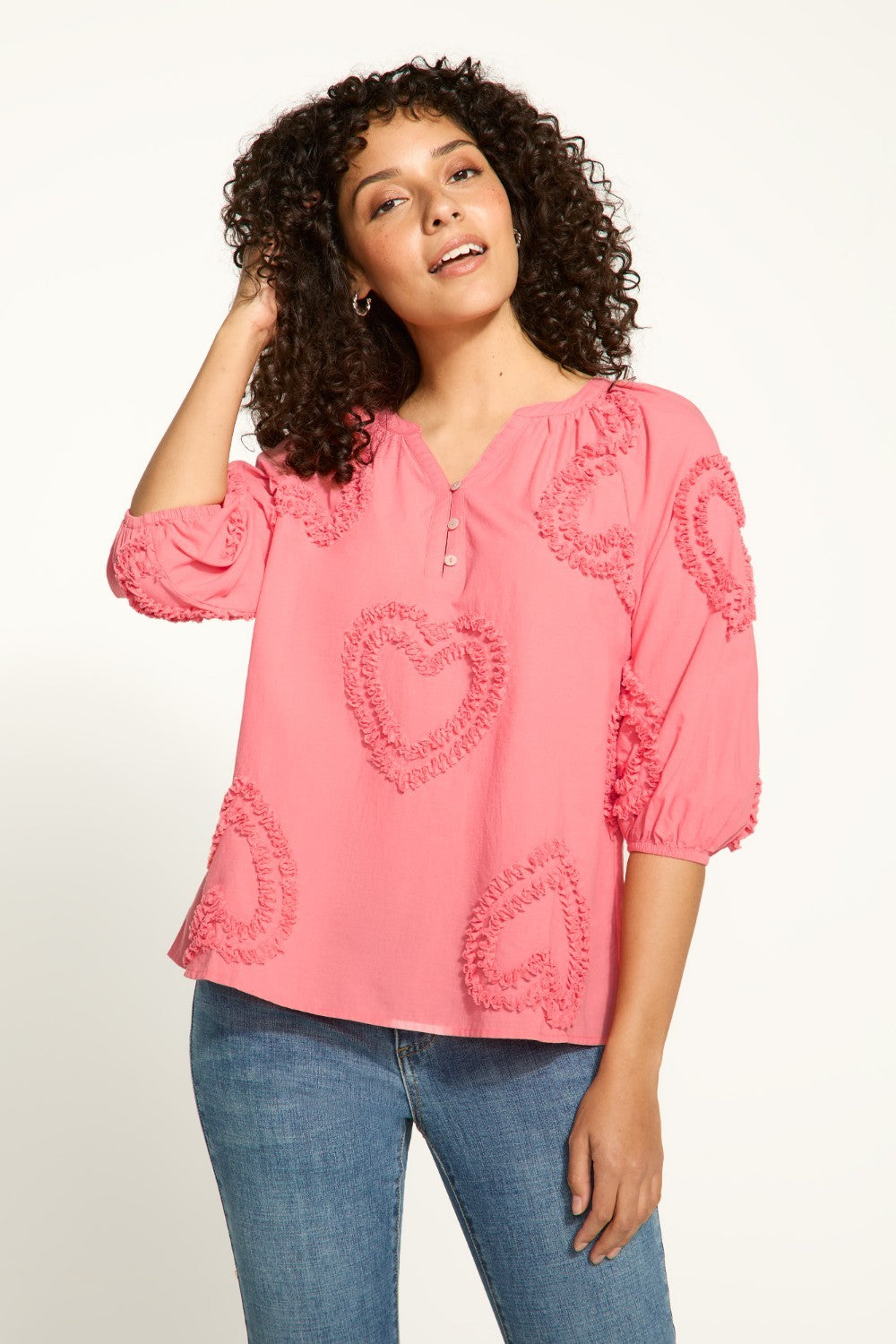 Expertly crafted from 100% cotton, the FDJ Embellished Blouse provides both style and comfort. With its charming heart embellishments, this blouse is a perfect addition to any wardrobe for a touch of feminine flair.&nbsp;