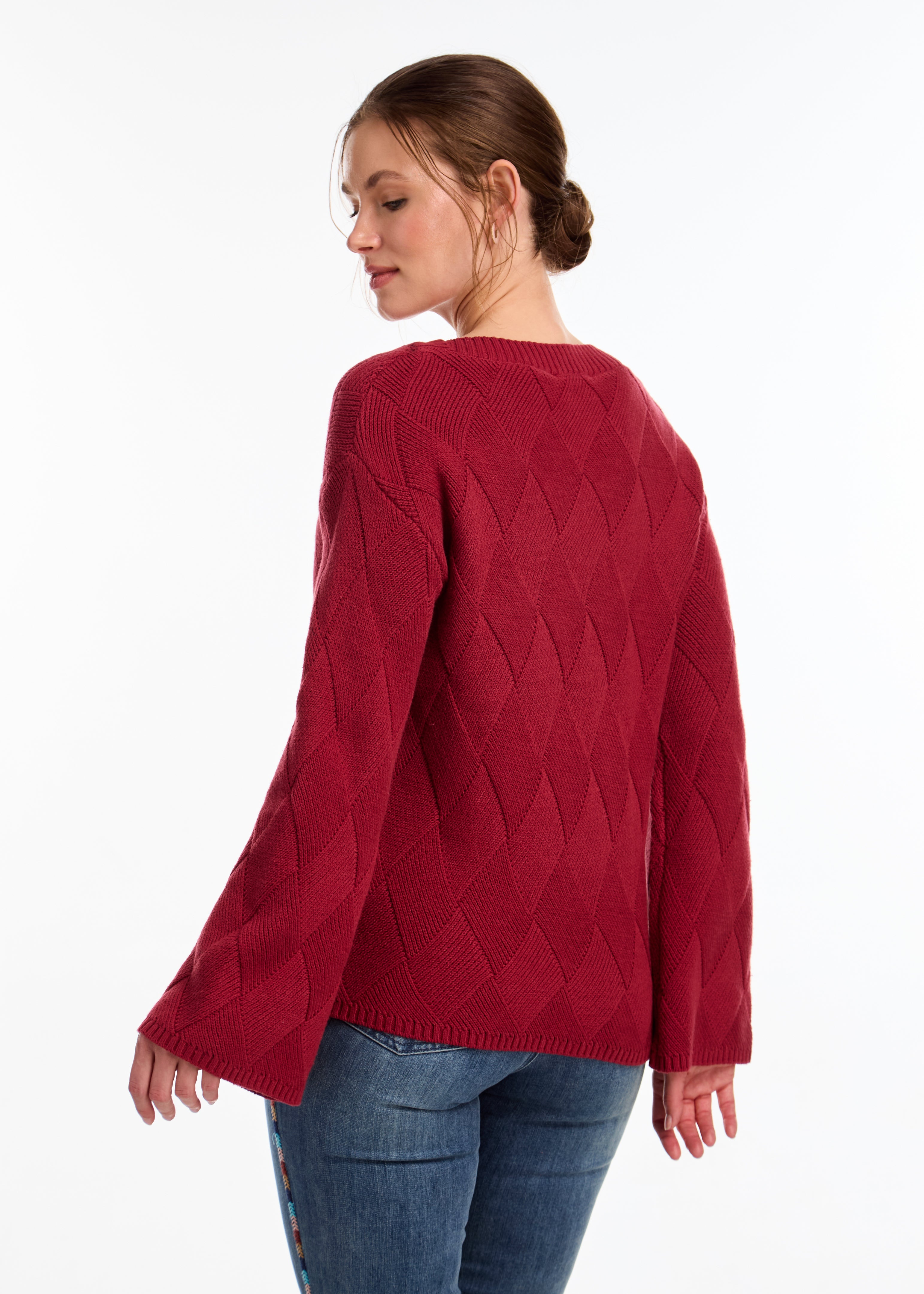 Discover the perfect blend of modern and classic with our textured knit sweater. With bell sleeves and dropped shoulders, it's a cold-weather must-have.