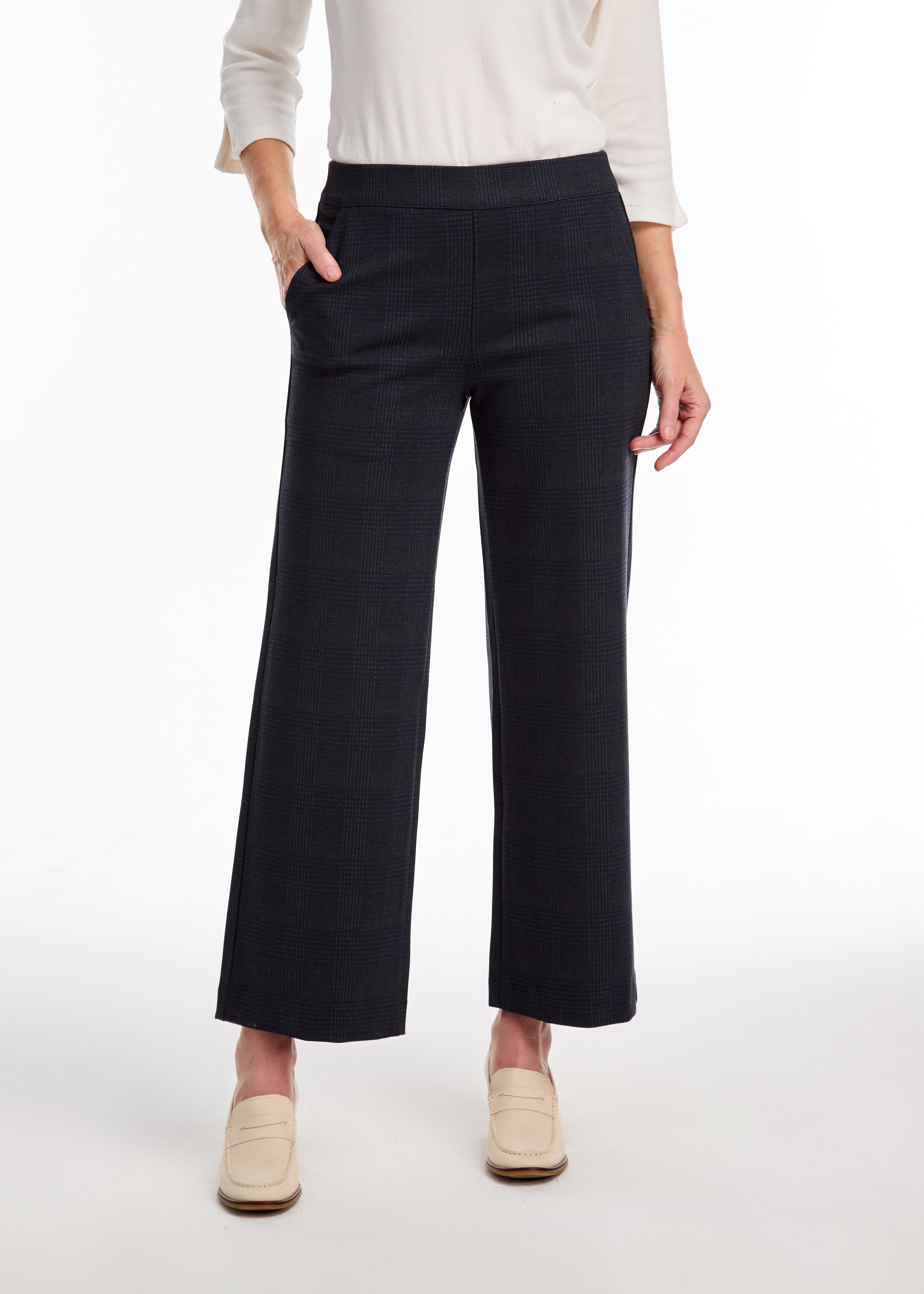 Crafted from premium Ponte de Roma fabric, these pants offer luxurious softness and excellent stretch for effortless all-day comfort.