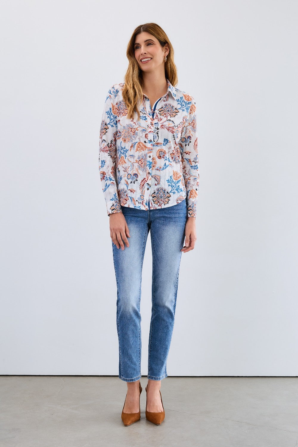 The FDJ Classic Long Sleeve Shirt is designed to provide you with reliable comfort and a flattering fit all day long. Made from quality materials, it supports your busy lifestyle by offering durability and ease of movement. Whether you're at work or enjoying time with friends, this shirt helps you feel confident and comfortable every step of the way.