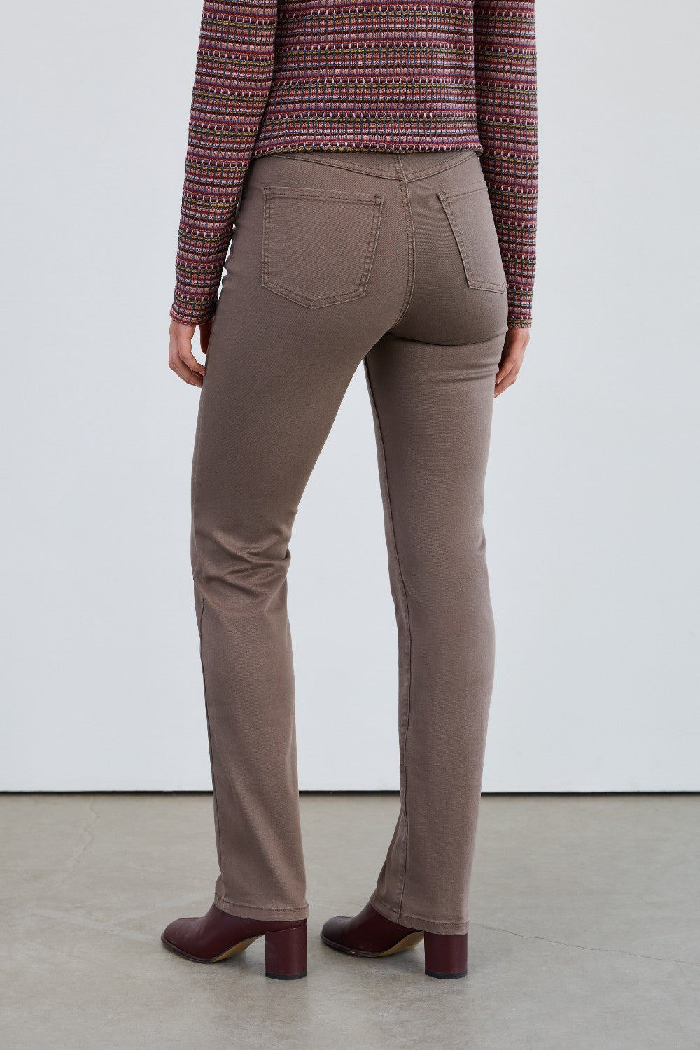Add a splash of fun to your wardrobe with the FDJ Suzanne Straight Leg in taupe! These pants feature a sleek straight-leg cut that’s both flattering and comfortable. The soft taupe color makes them easy to mix and match, perfect for creating playful, stylish outfits that stand out. Dress them up or down and enjoy a fresh, lively look every time you wear them.