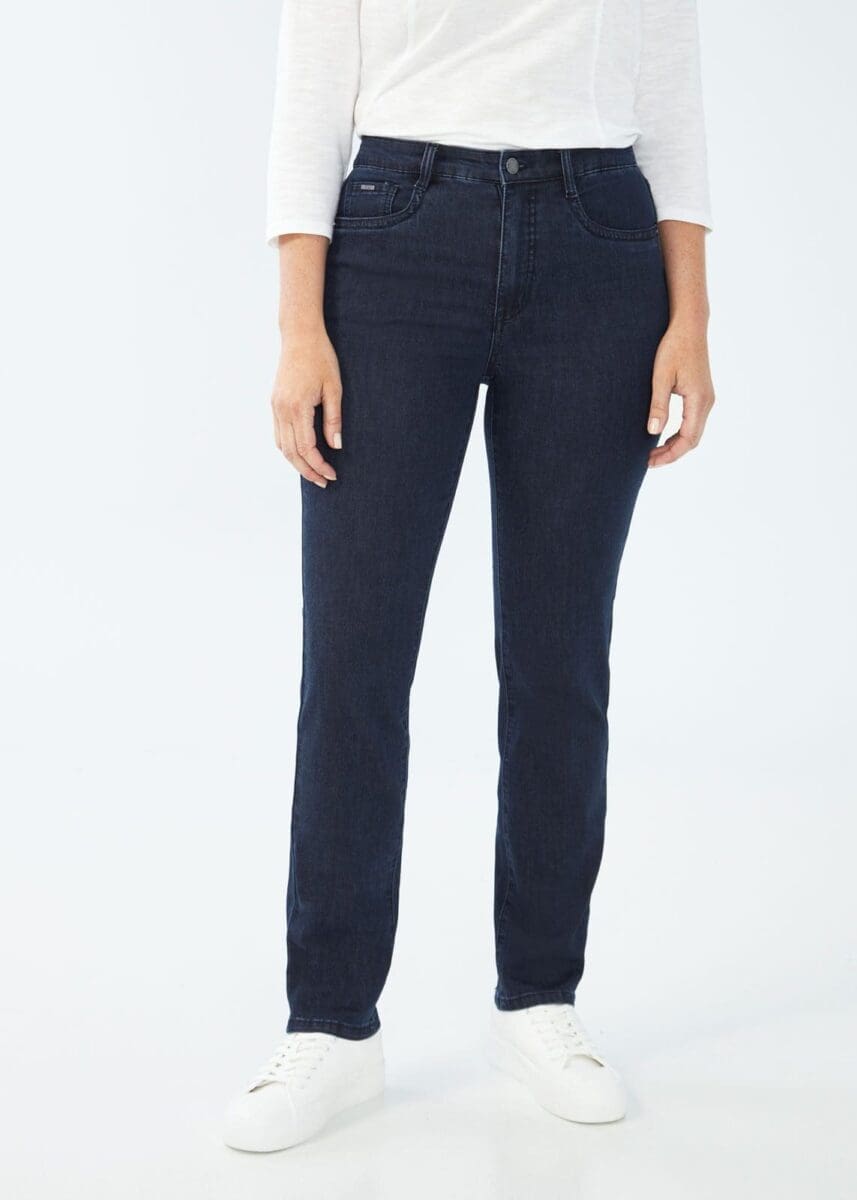 This Petite Suzanne in a more relaxed fit, made in our ultra-comfortable Supreme Denim. A stitched back pocket adds a special touch. Designed to become your go-to jean!