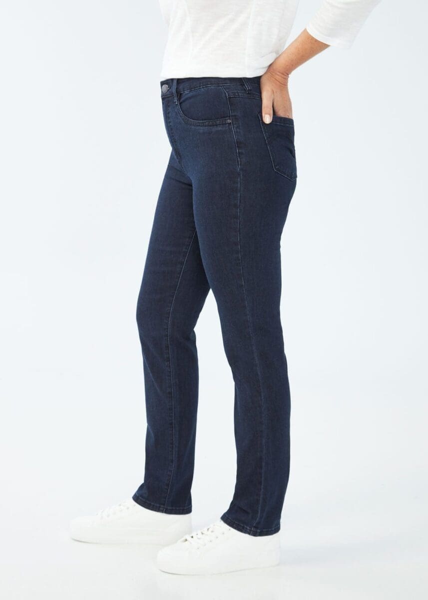 This Petite Suzanne in a more relaxed fit, made in our ultra-comfortable Supreme Denim. A stitched back pocket adds a special touch. Designed to become your go-to jean!