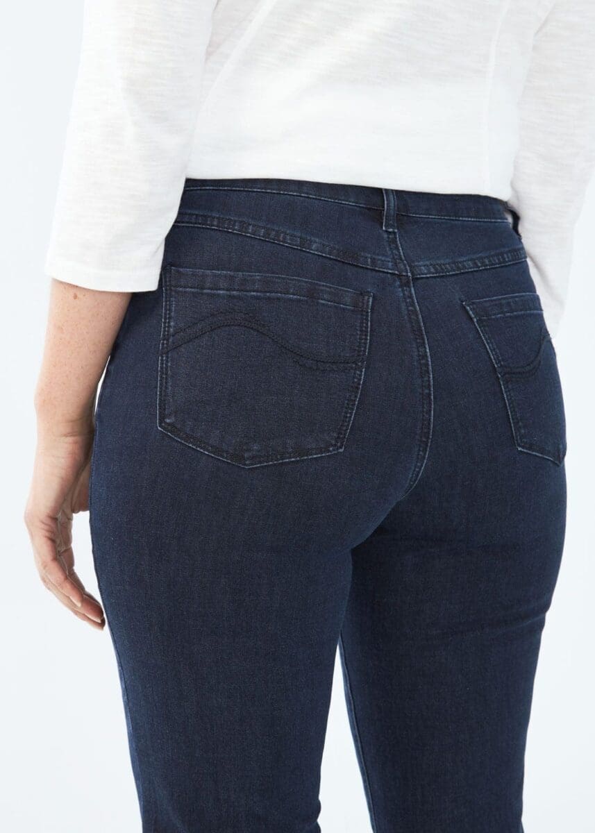 This Petite Suzanne in a more relaxed fit, made in our ultra-comfortable Supreme Denim. A stitched back pocket adds a special touch. Designed to become your go-to jean!