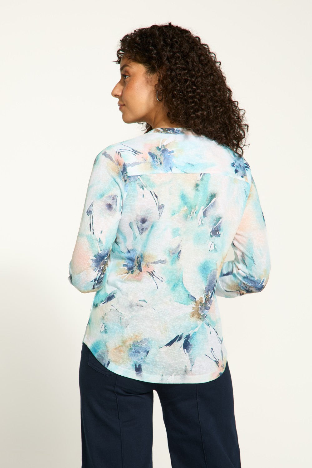 This FDJ Tab Up Henley Top is lightweight and perfect for any casual occasion. Its multi-colour design adds a pop of colour to your wardrobe and with its comfortable fit, it's sure to become a staple in your closet.