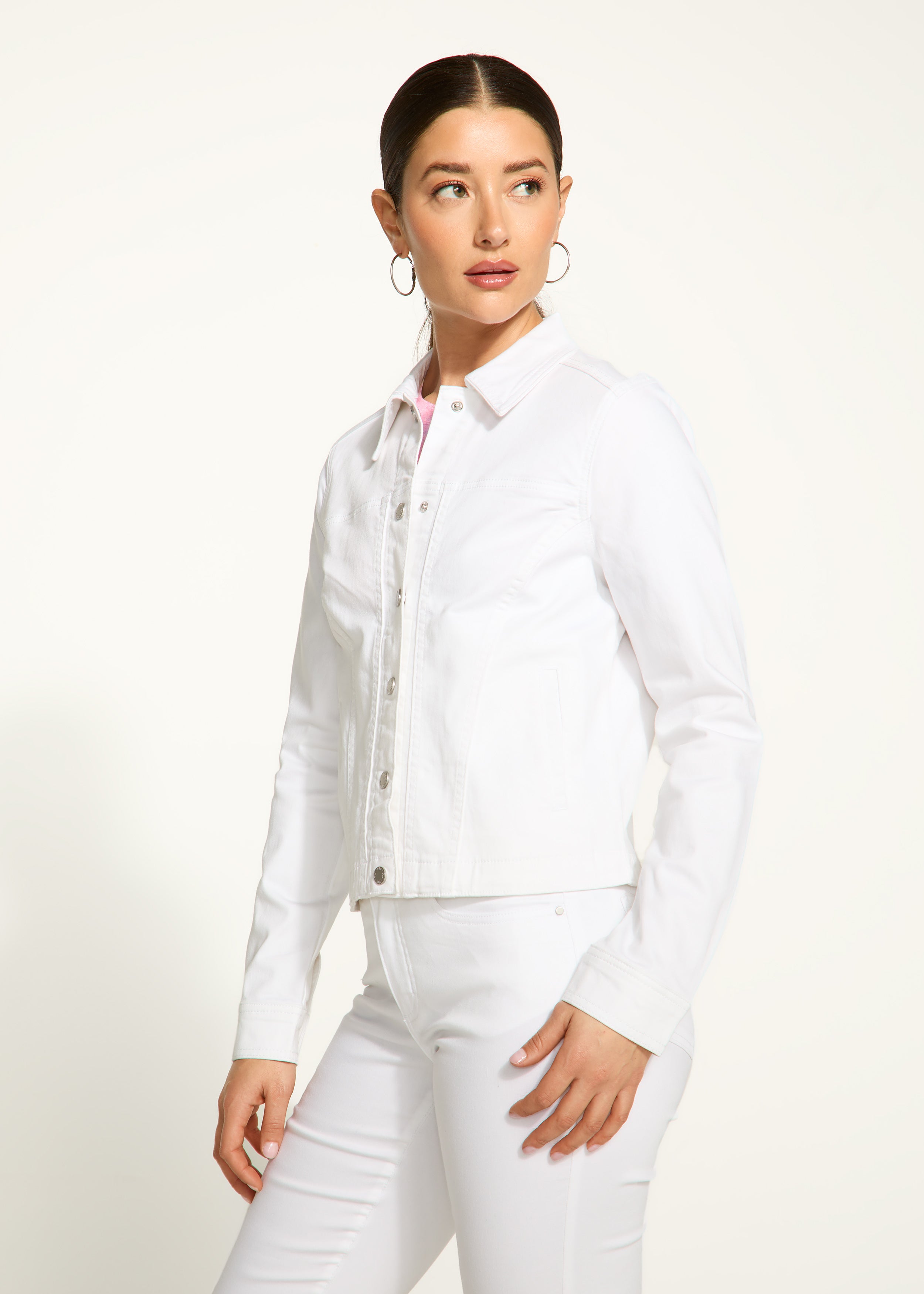 Experience timeless style with the FDJ Twill Jacket. Featuring a classic jean jacket design in a crisp white, this jacket is the perfect addition to any wardrobe. Elevate your look with this versatile and stylish piece.