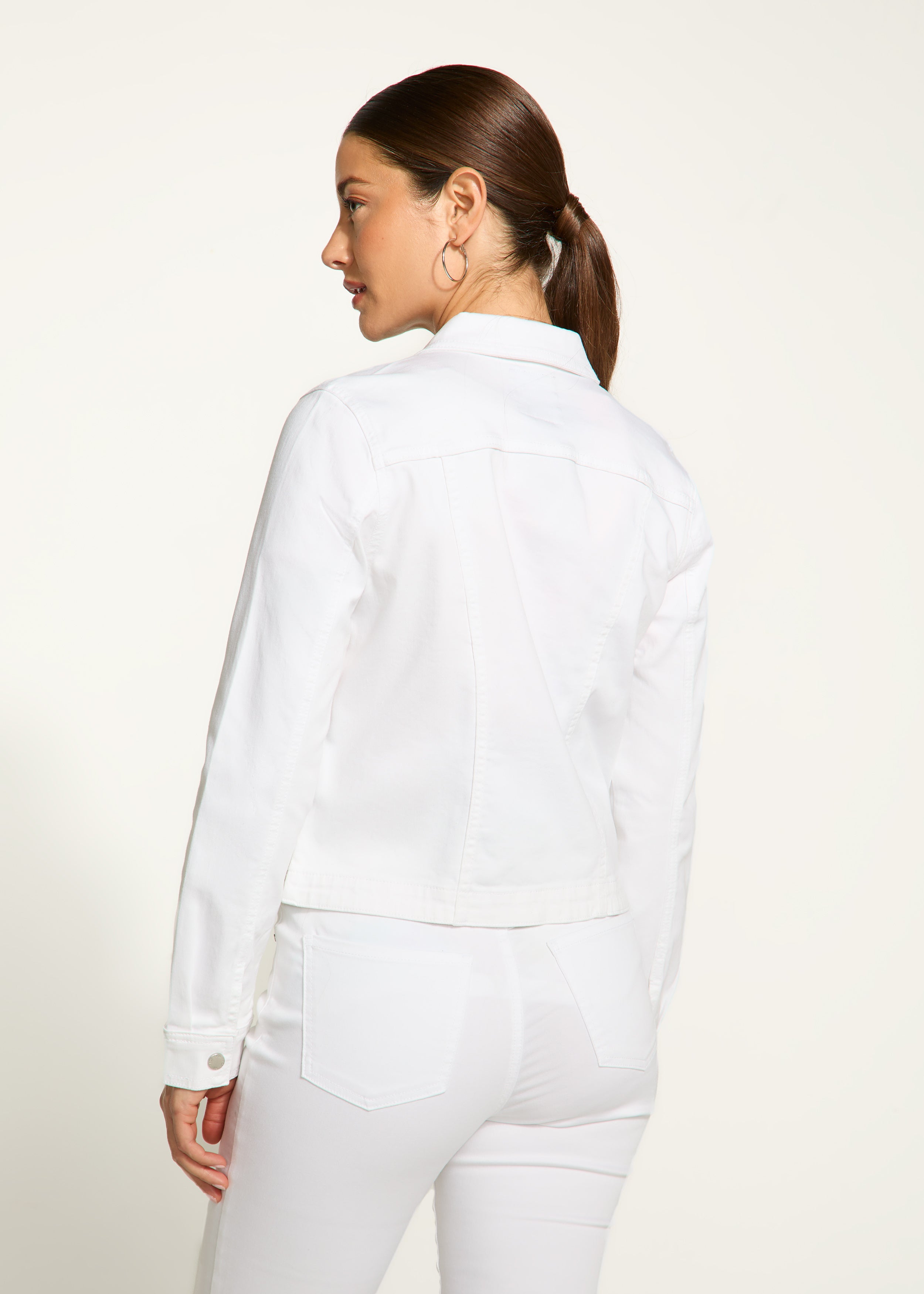 Experience timeless style with the FDJ Twill Jacket. Featuring a classic jean jacket design in a crisp white, this jacket is the perfect addition to any wardrobe. Elevate your look with this versatile and stylish piece.