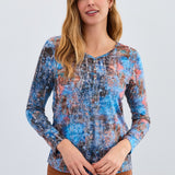 The FDJ Long Sleeve V-Neck Top offers a casual, lightweight fit that pairs effortlessly with your favourite denim. Its soft fabric keeps you comfortable all day, making it a versatile addition to your wardrobe for relaxed, everyday style.