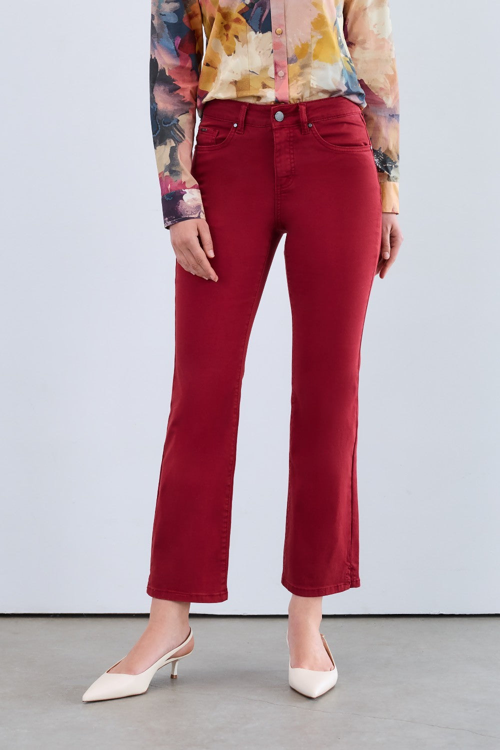 Elevate your wardrobe with the FDJ Olivia Boot Ankle Pant, designed to combine style and comfort effortlessly. These pants offer a flattering fit that pairs perfectly with ankle boots, making them a versatile choice for any occasion. Step confidently into a look that’s both polished and comfortable—Olivia Boot Ankle Pants are a must-have for your closet.