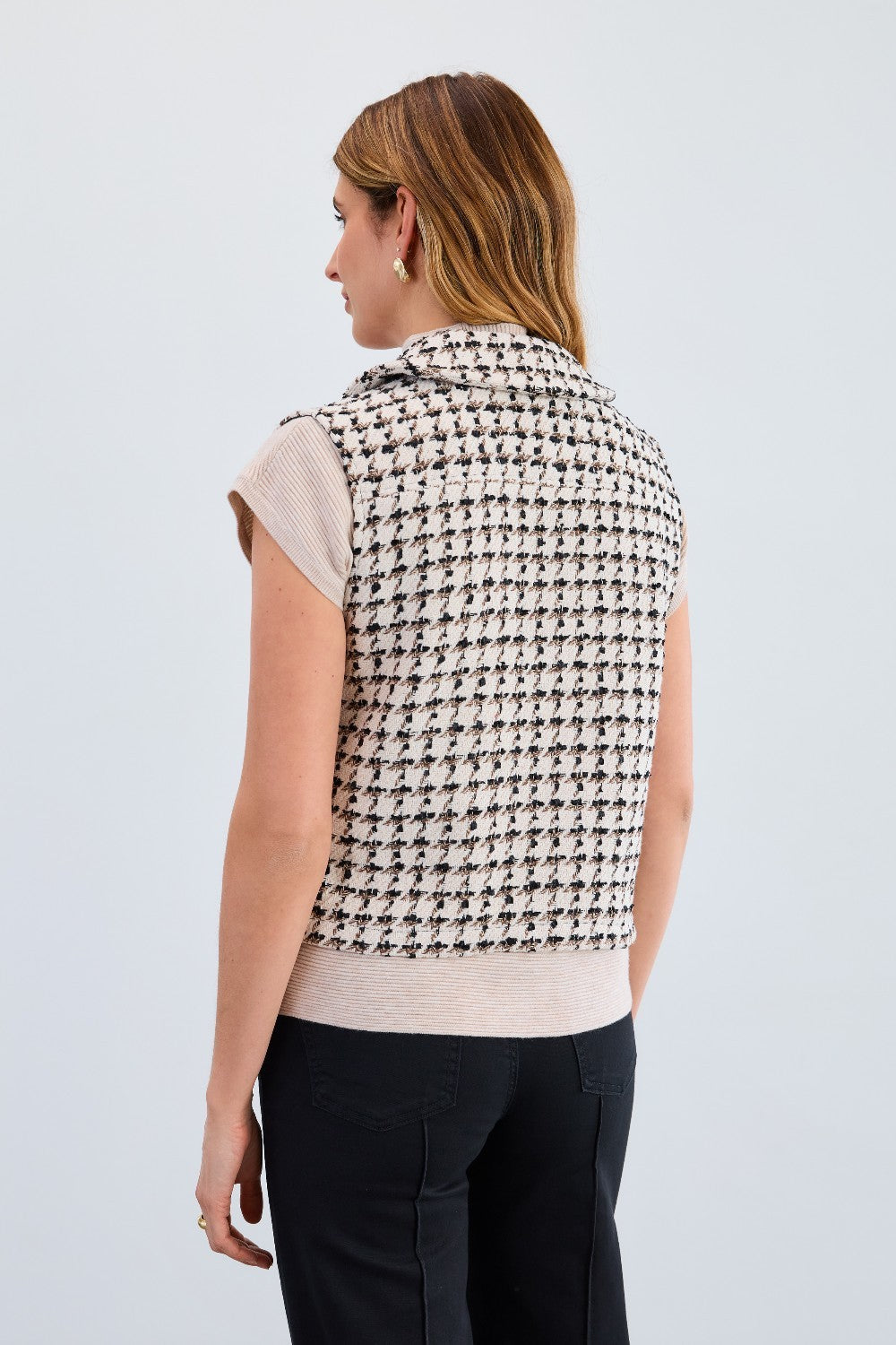 The FDJ Tweed Vest combines timeless style with modern design, featuring a full button front for easy wear and a polished look. Its classic tweed fabric offers a refined texture, making it a versatile addition to your wardrobe. Perfect for layering, this vest supports your style with comfort and sophistication.