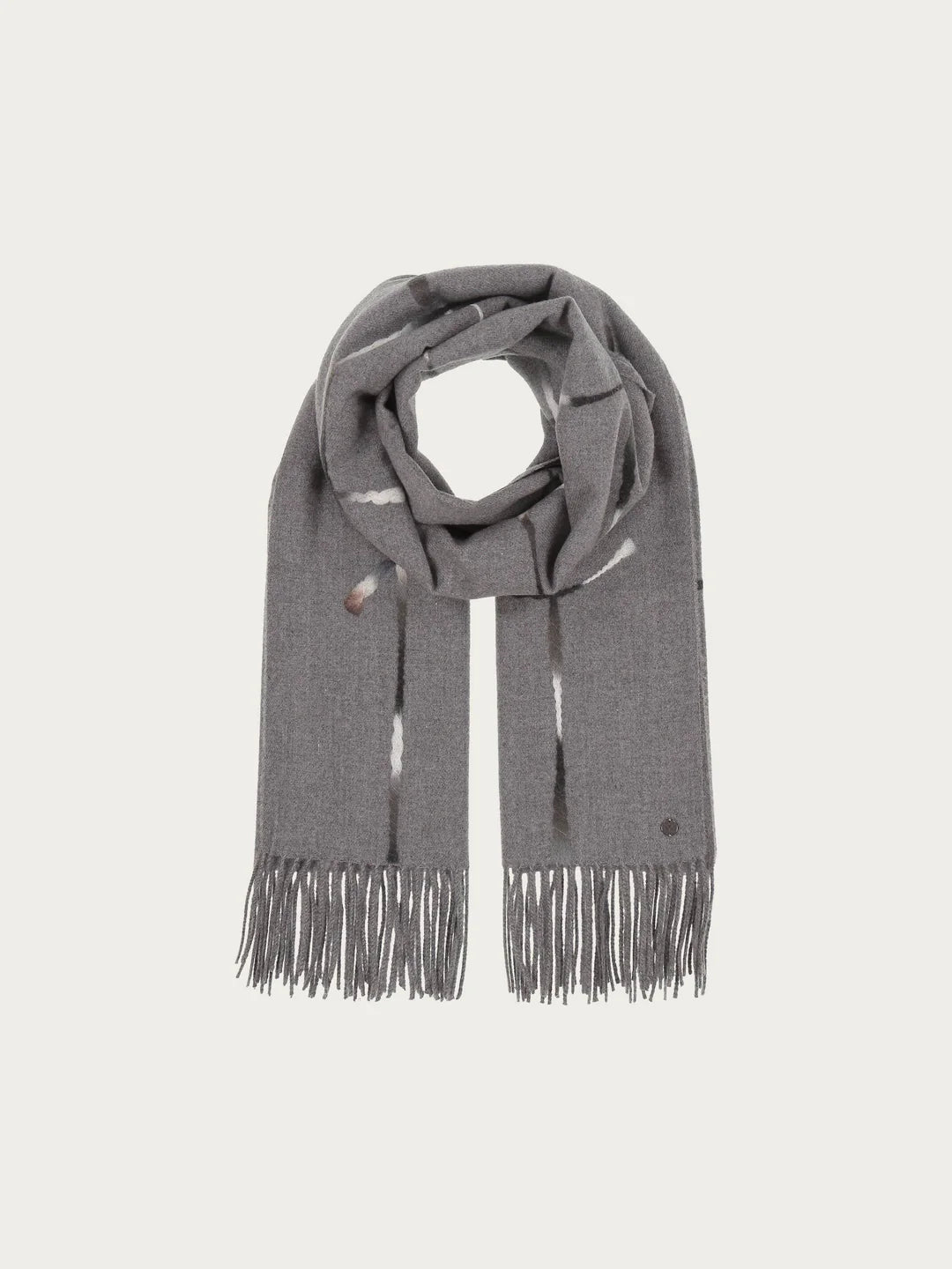 Elegant accessory for the cold season: The stole with window pane check perfects every outfit. Thanks to the sophisticated colour change in the stripes, it looks as if the yarn is shimmering. Combine the scarf with an elegant blazer, a winter coat or a sweater and jeans. With its 65 x 195 cm, the FRAAS stole can do anything and always looks good.