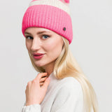 A casual accessory for the cold season: the FRAAS chunky knit beanie has a relaxed look with its striped pattern. Thanks to the wide brim, the beanie made from a wool blend hugs the head perfectly. This keeps your head and ears nice and warm even in cold temperatures.