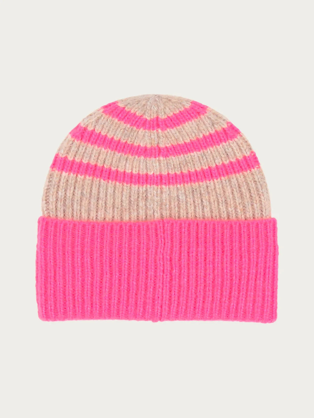 A casual accessory for the cold season: the FRAAS chunky knit beanie has a relaxed look with its striped pattern. Thanks to the wide brim, the beanie made from a wool blend hugs the head perfectly. This keeps your head and ears nice and warm even in cold temperatures.