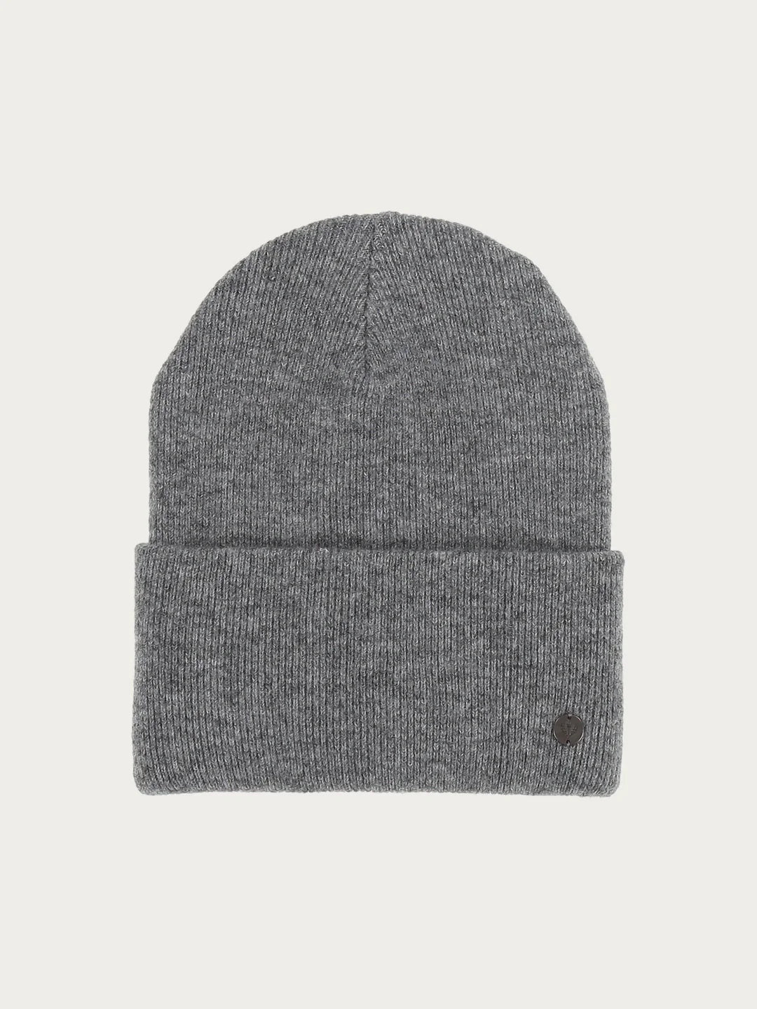 Keep it simple: the single-coloured knitted hat from FRAAS goes with any outfit - whether with a casual winter jacket or an elegant women's coat. Measuring 20 x 24 cm, the hat is super comfortable to wear and sits perfectly on the head without slipping. It is also a real sustainability pro, as it is made from recycled polyester produced from used PET bottles. What's more, it was produced in a CO2-neutral way. You'll have a lot of fun with this headgear on a walk in winter.