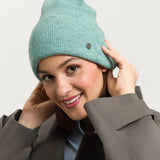 Keep it simple: the single-coloured knitted hat from FRAAS goes with any outfit - whether with a casual winter jacket or an elegant women's coat. Measuring 20 x 24 cm, the hat is super comfortable to wear and sits perfectly on the head without slipping. It is also a real sustainability pro, as it is made from recycled polyester produced from used PET bottles. What's more, it was produced in a CO2-neutral way. You'll have a lot of fun with this headgear on a walk in winter.