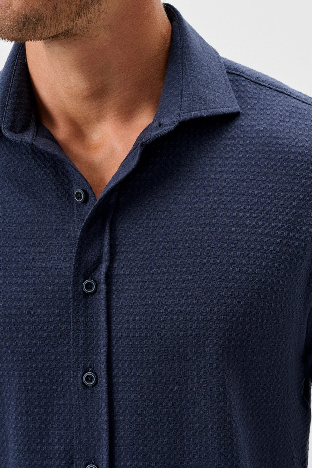 This knit button-down from our Hangin' Out Collection‚ which is designed to look its best untucked, is made with a modern seersucker fabric that breathes and moves better than the traditional. This is how you do elevated casual while staying completely comfortable.