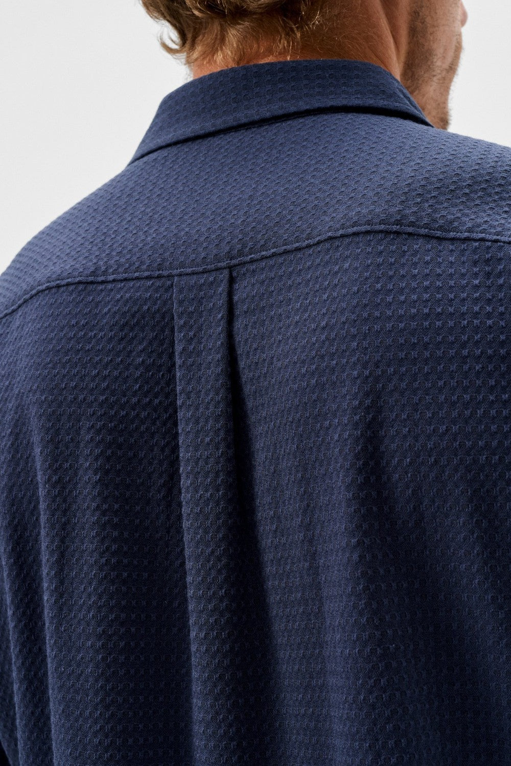 This knit button-down from our Hangin' Out Collection‚ which is designed to look its best untucked, is made with a modern seersucker fabric that breathes and moves better than the traditional. This is how you do elevated casual while staying completely comfortable.