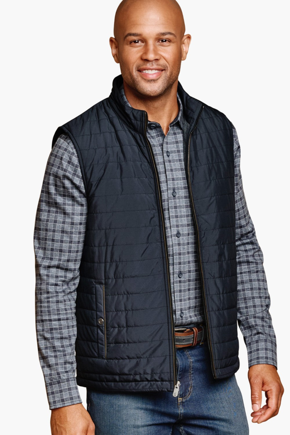 •Two distinct looks in one smart style.
•A versatile mid-weight layer, loaded with options.
•Quilted woven side reverses to a menswear stretch knit.