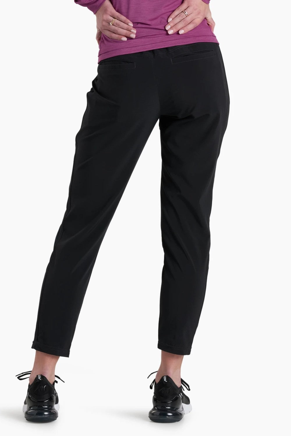 Featuring a streamlined look, the lightweight VANTAGE Crop will elevate any adventure. A pull-on waistband with drawcord combines with stretch and rebound for the ideal fit that never loses form. Quick dry, moisture-wicking performance with maximum sun protection to extend your time outdoors.