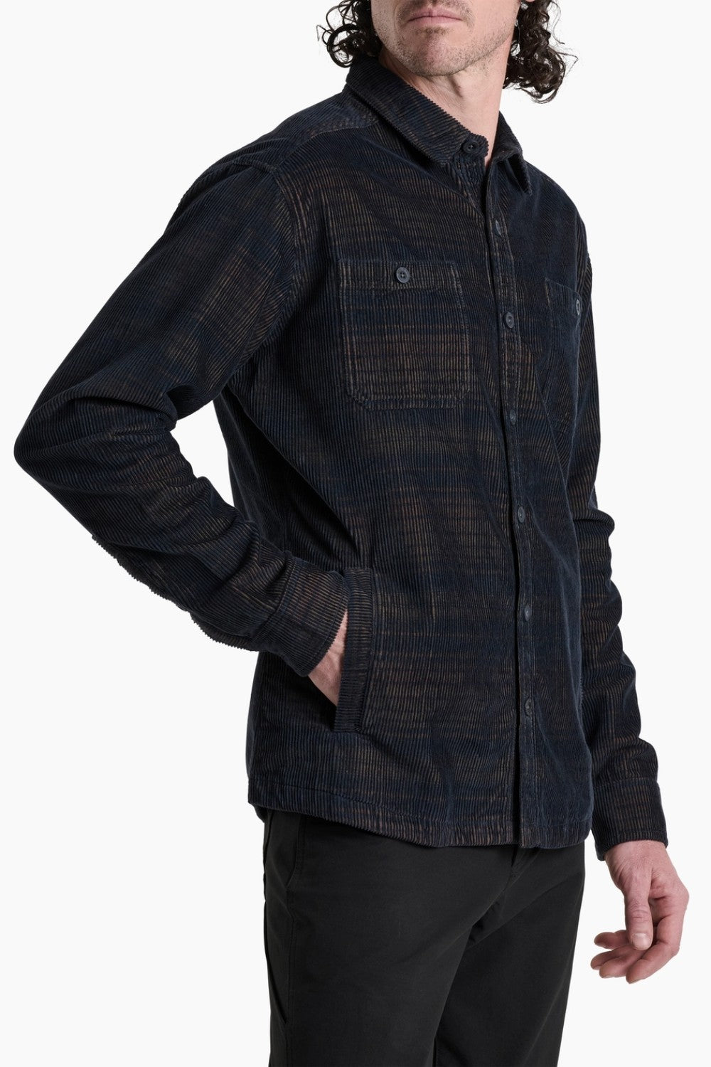 When you need the comfort and convenience of a shirt-jac, try the DISKORD! Featuring 100% cotton corduroy and a subtle plaid design, the DISKORD delivers breathable comfort and warmth for any casual occasion. Two button-securable chest pockets and two hand warmer pockets make it an easy choice.