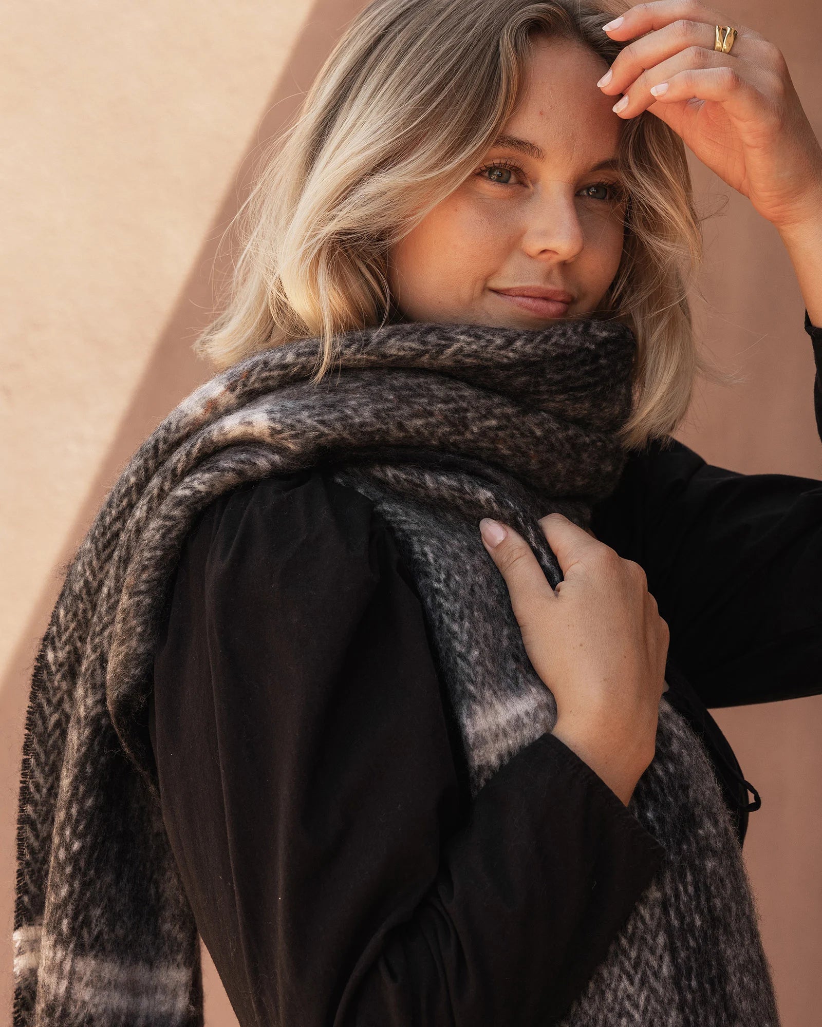 The Louenhide Bristol Scarf is a soft and luxurious style designed to elevate your winter wardrobe. With comfort in mind, this women’s scarf is lightweight and warm to keep you cosy without sacrificing style. Whether you’re running errands or heading out for a weekend escape, it’s the perfect layering piece that moves seamlessly with you throughout the day.