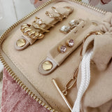 The Louenhide Juniper Velvet Jewelry Case is ideal for those who appreciate the finer details in their jewelry storage. Designed with your dynamic lifestyle in mind, this jewellery wallet is compact and portable. 