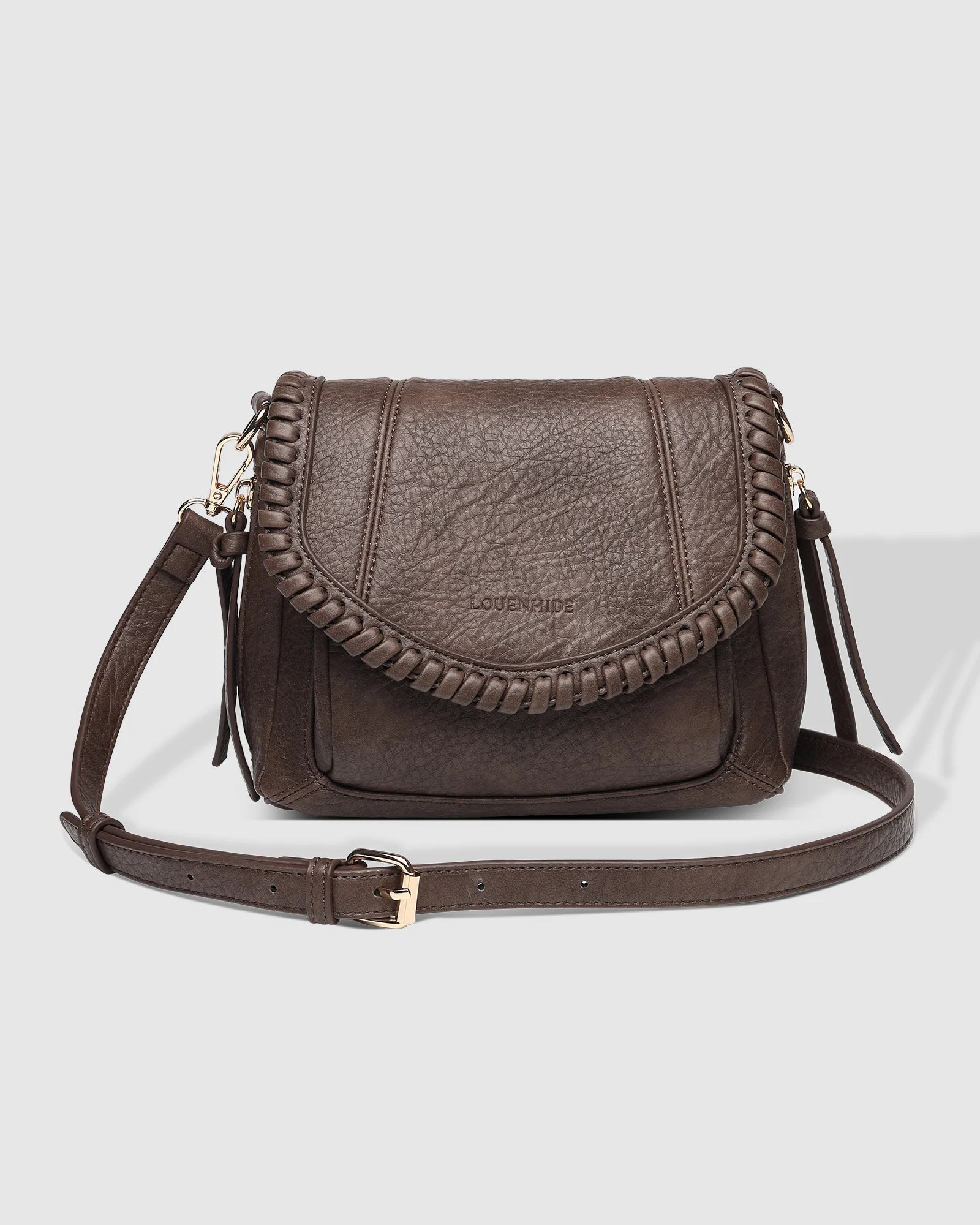 The Louenhide Shania Crossbody Bag is the epitome of elevated style that complements any ensemble. This casual women’s crossbody bag features a subtle woven vegan leather trim that adds a touch of effortless sophistication to your capsule wardrobe. 