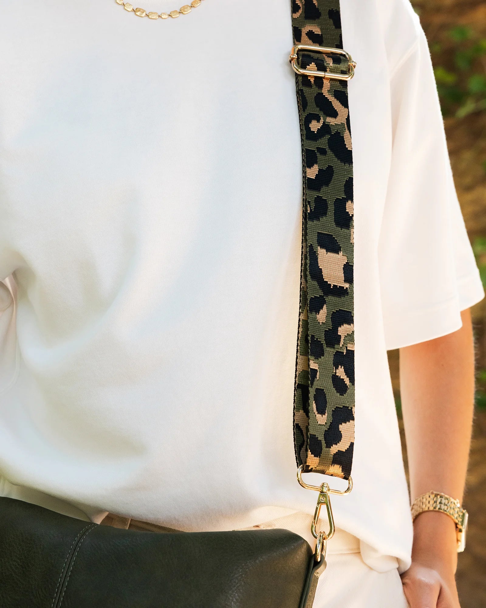 The Louenhide Tyler Bag Strap is a fun statement strap, created in a vibrant metallic animal print. Constructed with soft sateen webbing and finished with vegan leather and light gold hardware, this adjustable strap is a gorgeous way to switch up your look.