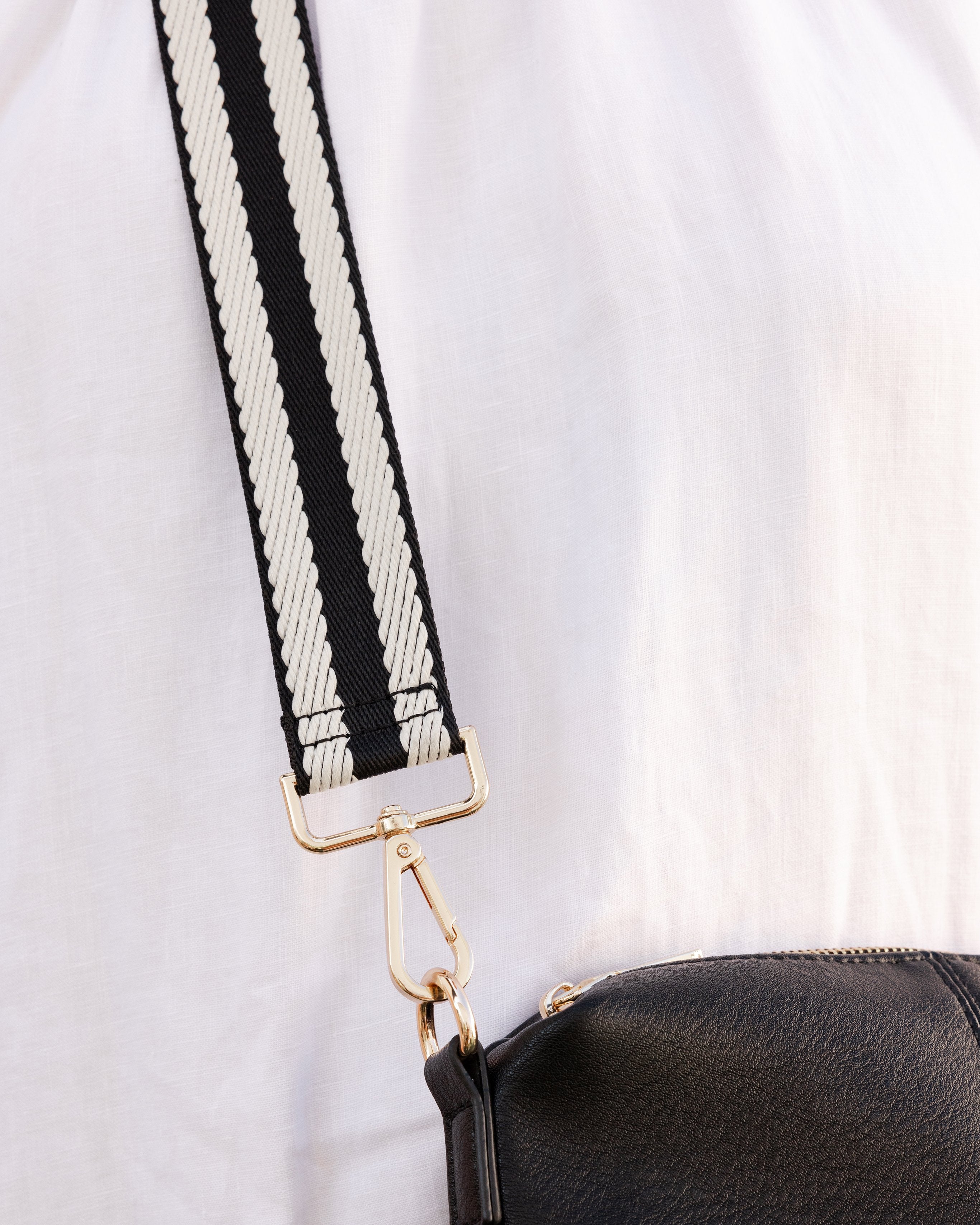 The Louenhide Stripe Guitar Strap is a sporty, yet classic accessory that will never go out of style. This simplicity of the stripe design makes this guitar strap versatile, adding a level of effortless style with the textured webbing finish. Embellished with beautiful light gold hardware and made to be adjusted to your desired length, this strap is a must have to mix and match.