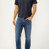 Our Desk to Dinner Konrad slim fit jeans offer a modern, streamlined look without sacrificing comfort. These men’s jeans sit just below the waist and deliver a slim fit from hip to ankle. The 14" slim leg opening adds a sharp finish that's easy to wear day to night.