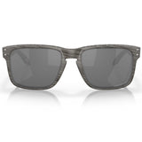Holbrook is a timeless, classic design fused with modern Oakley technology. Inspired by the screen heroes from the 1940s, 50s, and 60s, this design epitomizes the spirit of exploration and adventure. The iconic American frame design is accented by metal rivets and Oakley icons, perfect for those who seek equal parts performance and style.