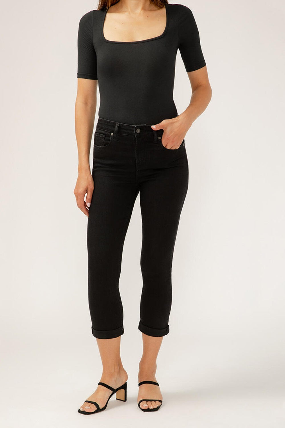 Searching for the perfect curvy fit? Meet Avery—designed to flatter those with a smaller waist and fuller hips, made with Luxe Stretch denim. These high rise jeans provide extra coverage and a contoured waistband prevents gapping. Finished with ease in the hip and thigh for curve-hugging perfection.