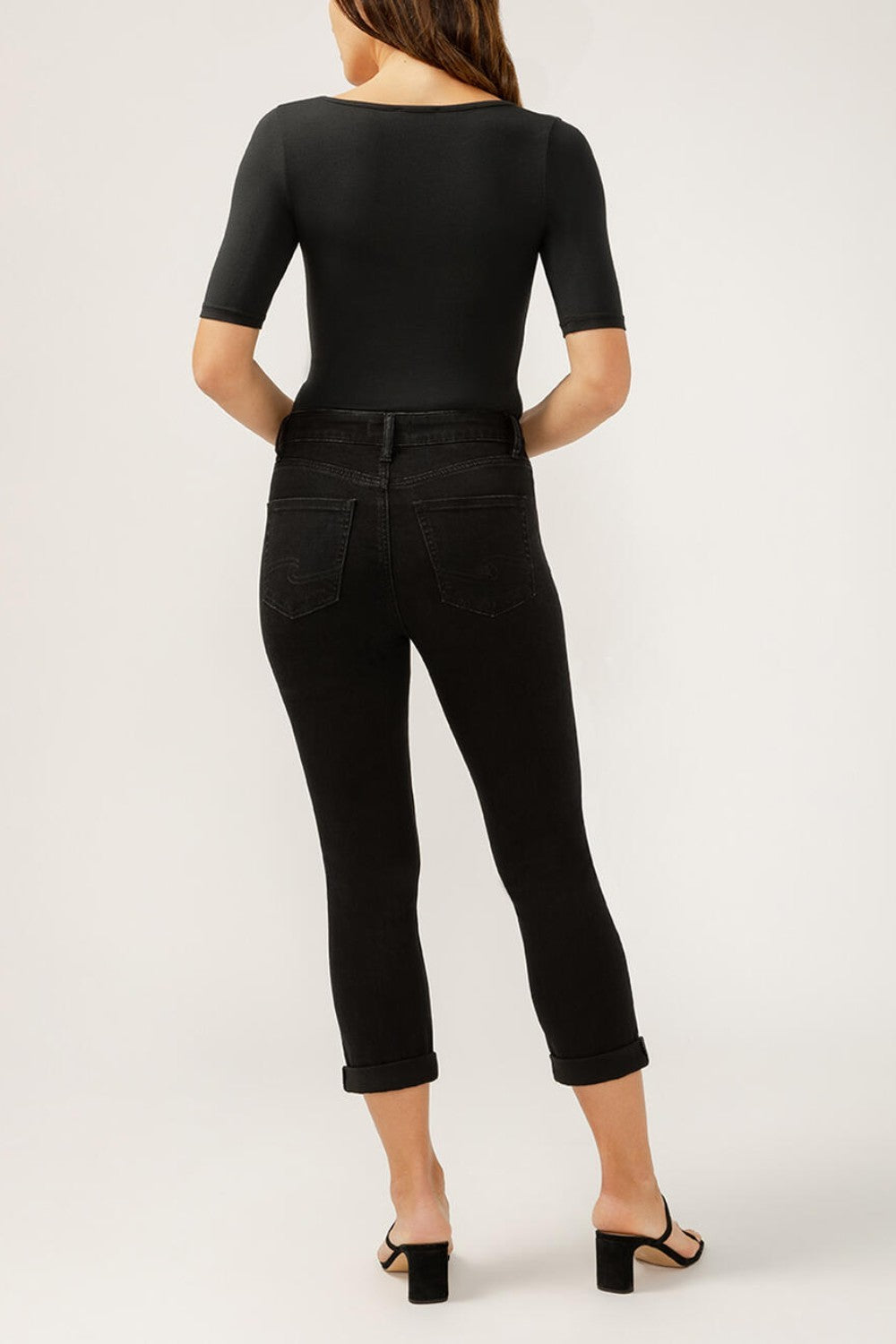 Searching for the perfect curvy fit? Meet Avery—designed to flatter those with a smaller waist and fuller hips, made with Luxe Stretch denim. These high rise jeans provide extra coverage and a contoured waistband prevents gapping. Finished with ease in the hip and thigh for curve-hugging perfection.