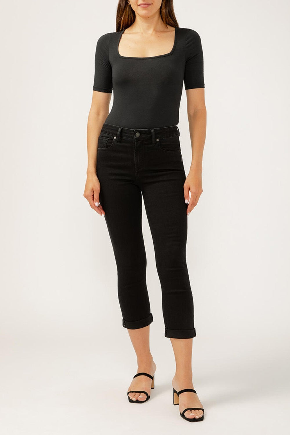 Searching for the perfect curvy fit? Meet Avery—designed to flatter those with a smaller waist and fuller hips, made with Luxe Stretch denim. These high rise jeans provide extra coverage and a contoured waistband prevents gapping. Finished with ease in the hip and thigh for curve-hugging perfection.