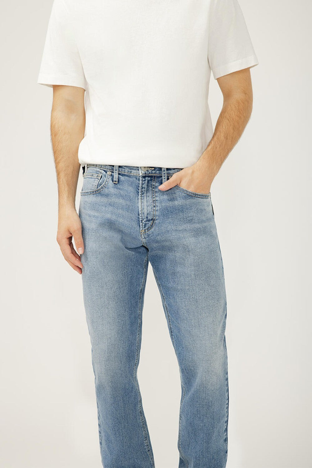 Machray is a modern take on the athletic fit jean, featuring a longer saddle and a slim-yet-spacious fit through the hip and thigh. Built for a close-but-comfortable sporty look, it’s finished with a classic straight leg opening for a sleek finish.
