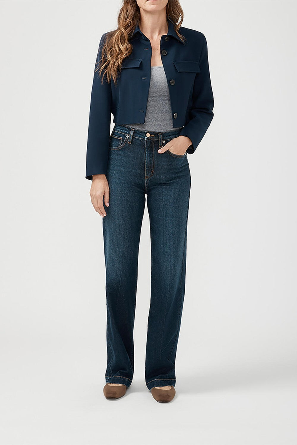 With plenty of vintage vibes, Highly Desirable is Silver Jeans Co.’s highest rise yet. It’s fitted at the waist, slim through the hip and thigh, and relaxed through the leg. The result? A ‘90s jean that flatters, lengthens, and has an epic butt-lifting effect. Finished with old-school details.