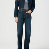 With plenty of vintage vibes, Highly Desirable is Silver Jeans Co.’s highest rise yet. It’s fitted at the waist, slim through the hip and thigh, and relaxed through the leg. The result? A ‘90s jean that flatters, lengthens, and has an epic butt-lifting effect. Finished with old-school details.