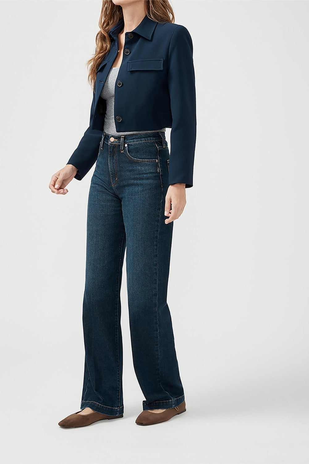 With plenty of vintage vibes, Highly Desirable is Silver Jeans Co.’s highest rise yet. It’s fitted at the waist, slim through the hip and thigh, and relaxed through the leg. The result? A ‘90s jean that flatters, lengthens, and has an epic butt-lifting effect. Finished with old-school details.