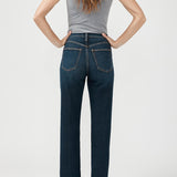 With plenty of vintage vibes, Highly Desirable is Silver Jeans Co.’s highest rise yet. It’s fitted at the waist, slim through the hip and thigh, and relaxed through the leg. The result? A ‘90s jean that flatters, lengthens, and has an epic butt-lifting effect. Finished with old-school details.