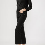 Suki is the best-selling Silver Jeans Co. curvy fit, now made with Luxe Stretch denim. Designed to enhance curves, this pair creates a flattering silhouette with ease in the hip and thigh to hug every angle. The classic mid rise is comfortable, and the contoured waistband ensures a zero-gap fit.